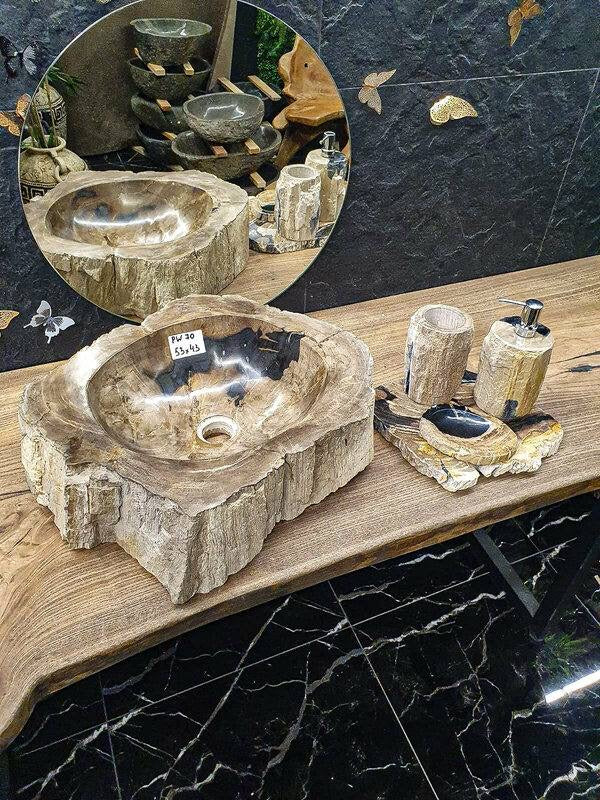 Waschbecken aus versteinertem Holz – Ein Kunstwerk der Natur seit Millionen von Jahren