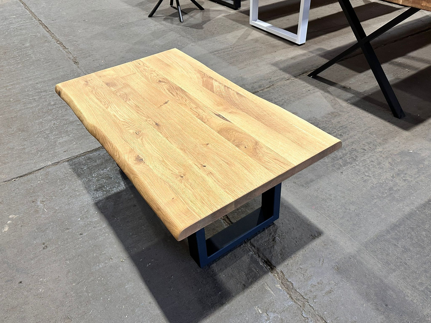 Couchtisch aus Eichenholz | 115x65 mit Baumkanten