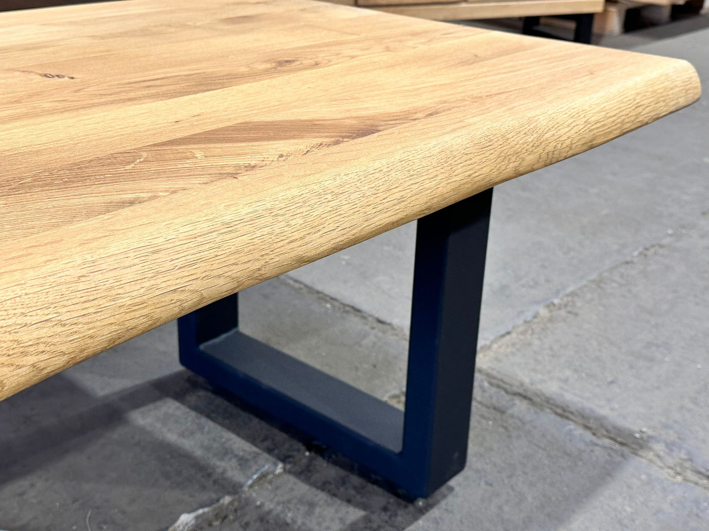 Couchtisch aus Eichenholz | 115x65 mit Baumkanten