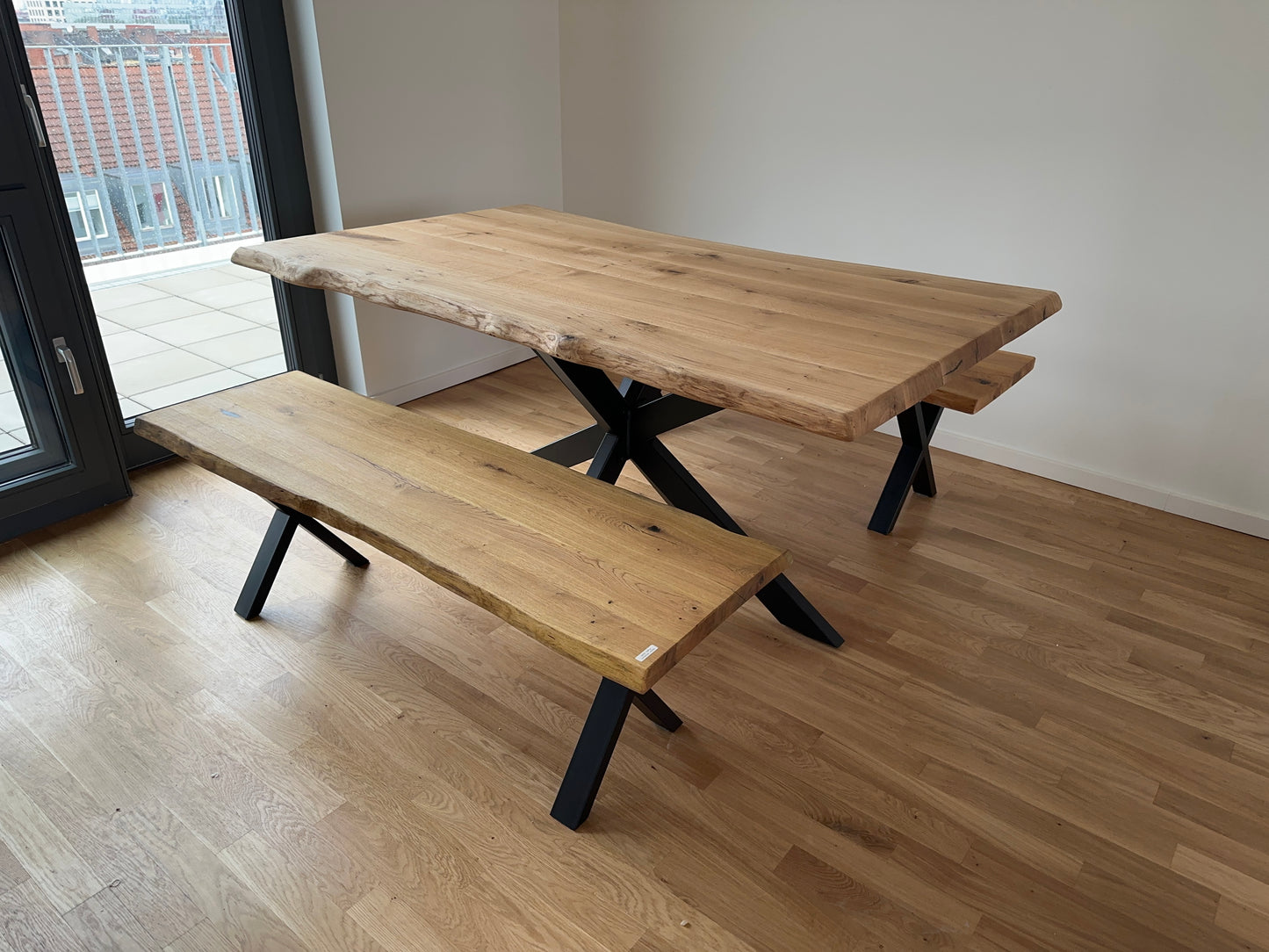 Rustikale Baumkanten-Sitzbank aus massiver Eiche