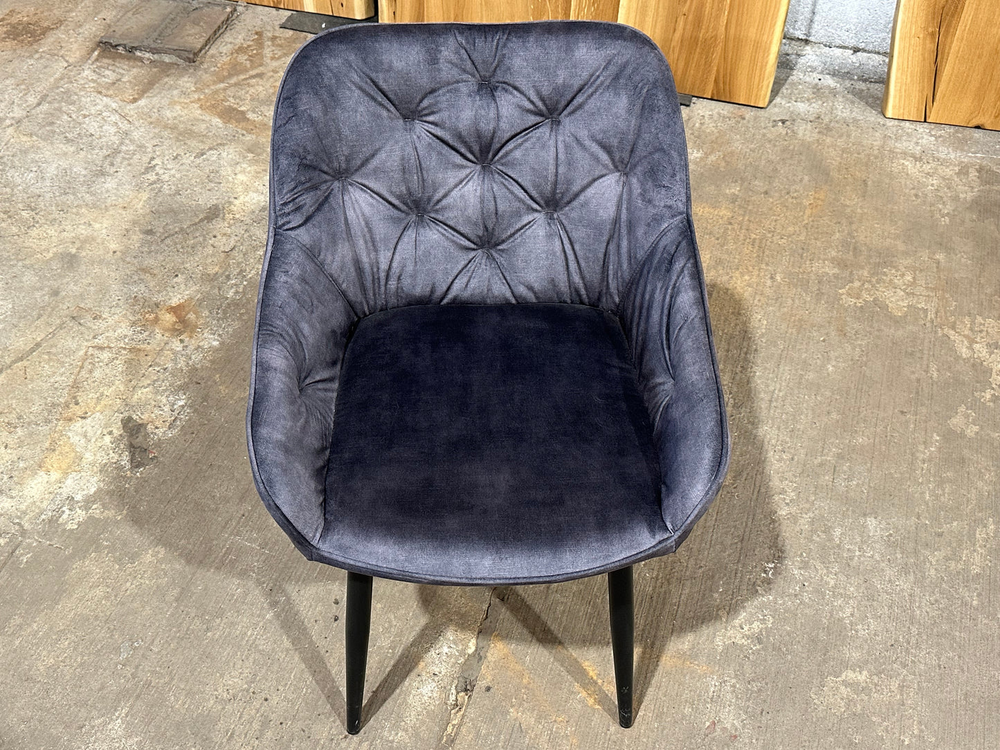 Armlehnstuhl  „Graz“ | Samtstof in dunkel Grau