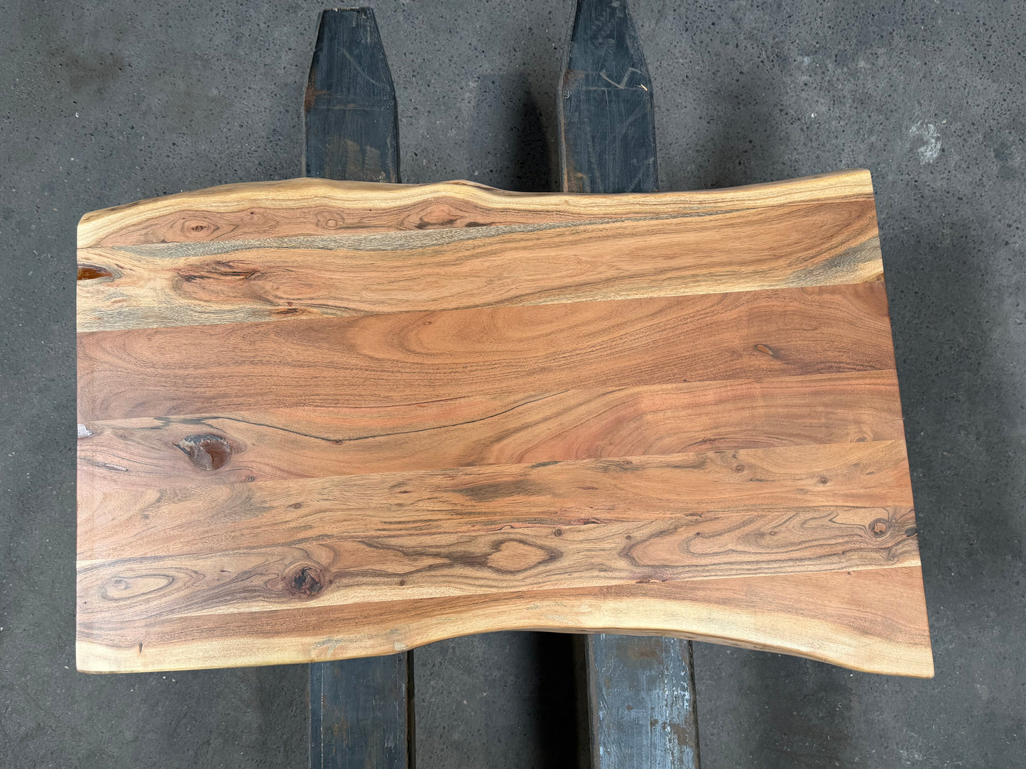Tischplatte aus massivem Wildakazienholz – 120 × ca. 70 × 4 cm