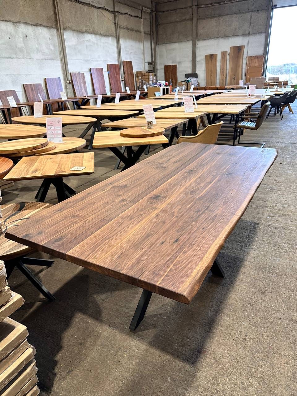 Holztisch aus Nussbaum 240x100cm mit Spider / U / X Gestell