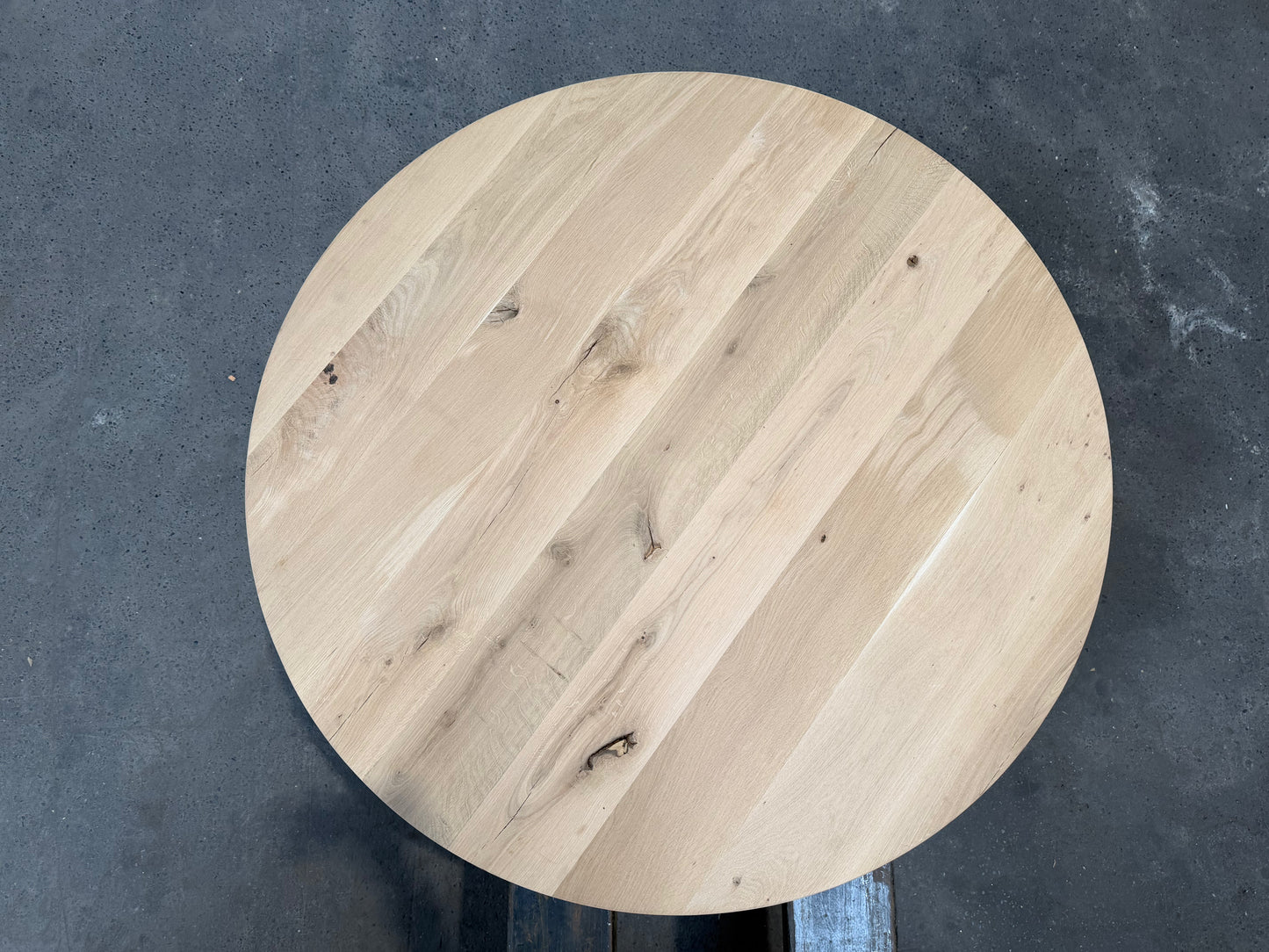 Runde Eiche Tischplatte mit Schweizer Kante – Ø 130 cm