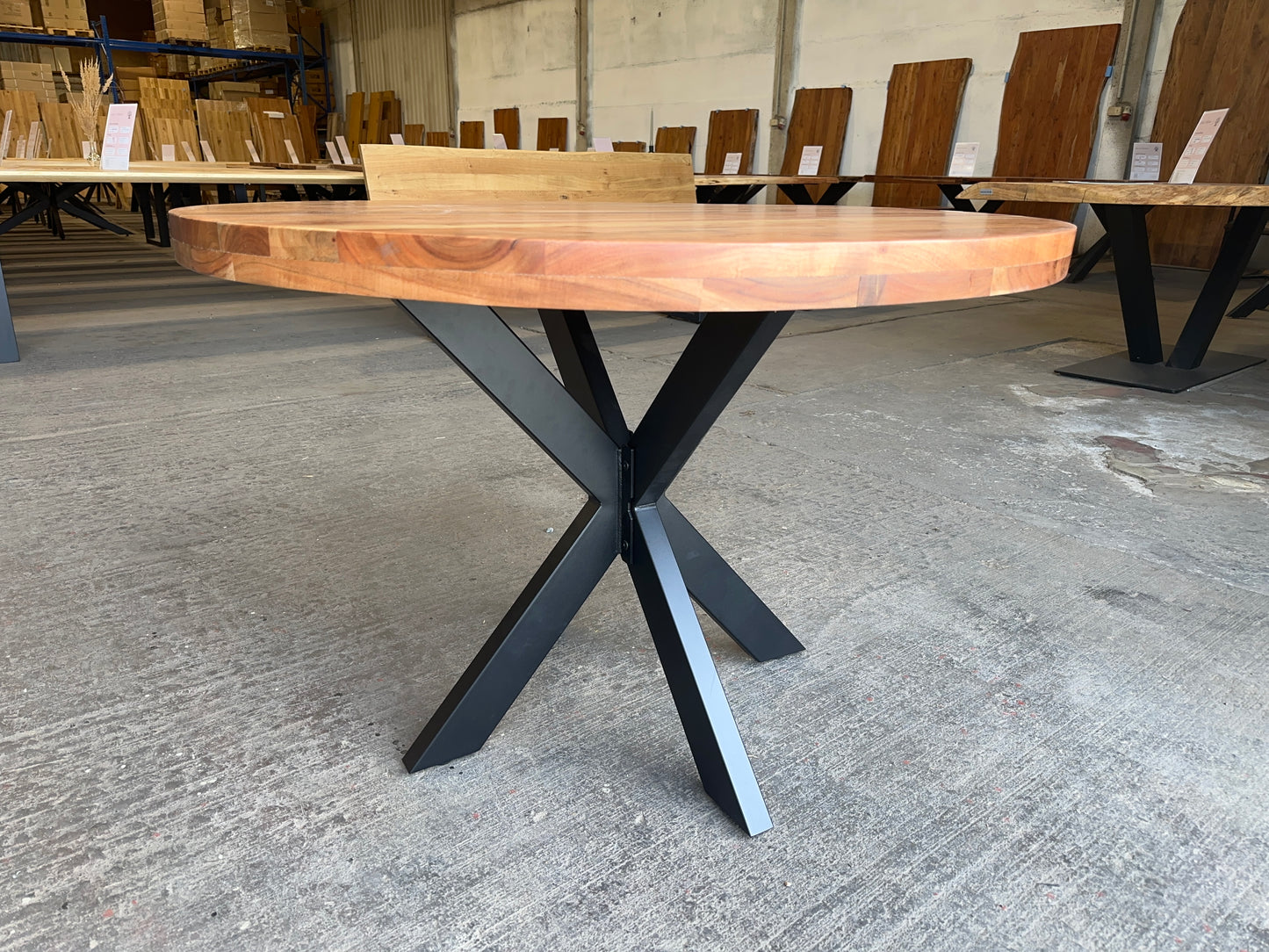 Holztisch Akazie Massiv Rund 110cm mit Spider Gestell