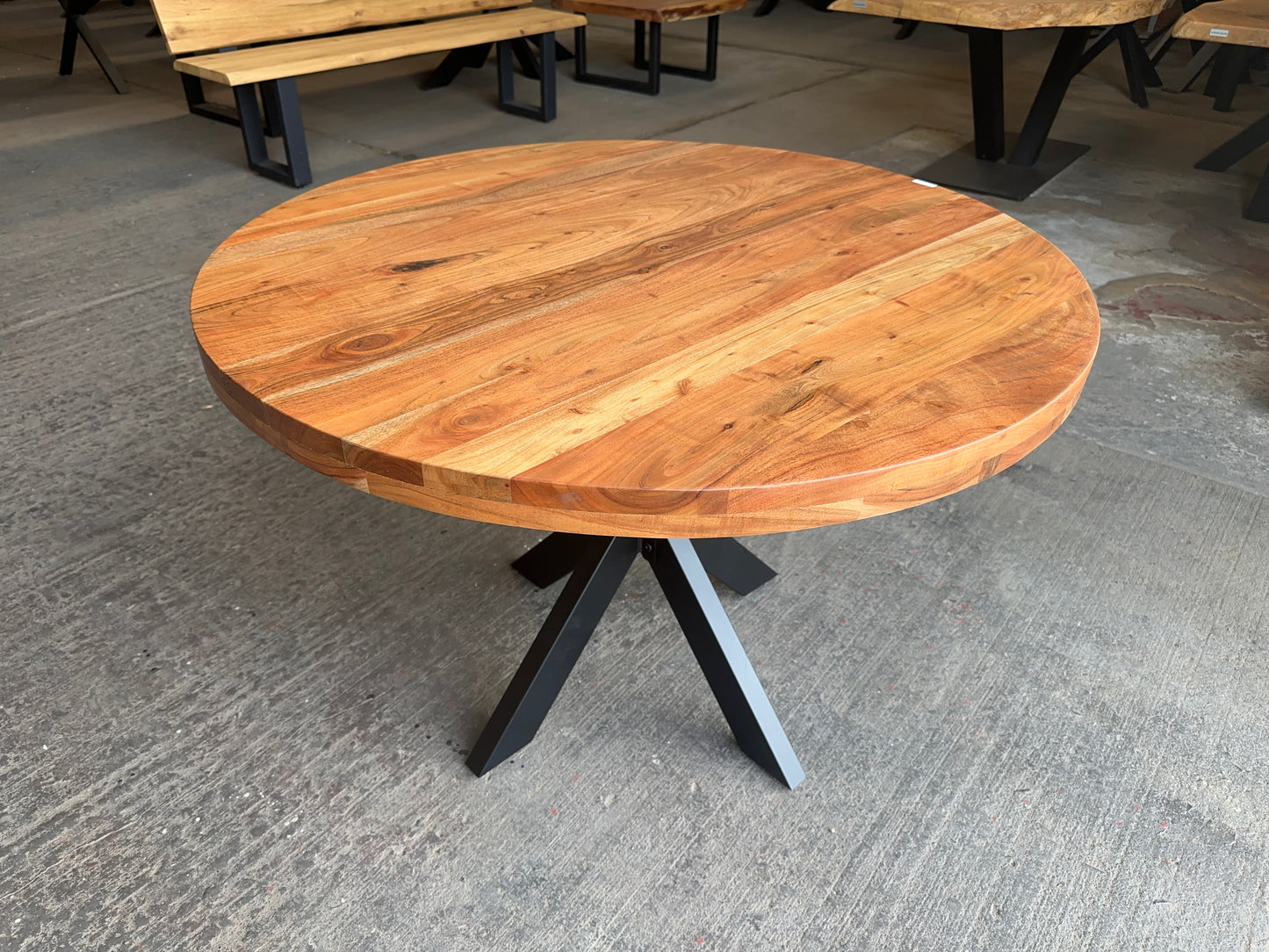 Holztisch Akazie Massiv Rund 110cm mit Spider Gestell