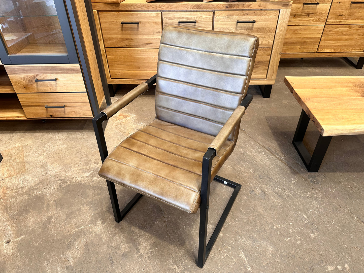 Armlehnestuhl „Dresden“ | Kunstleder in Braun