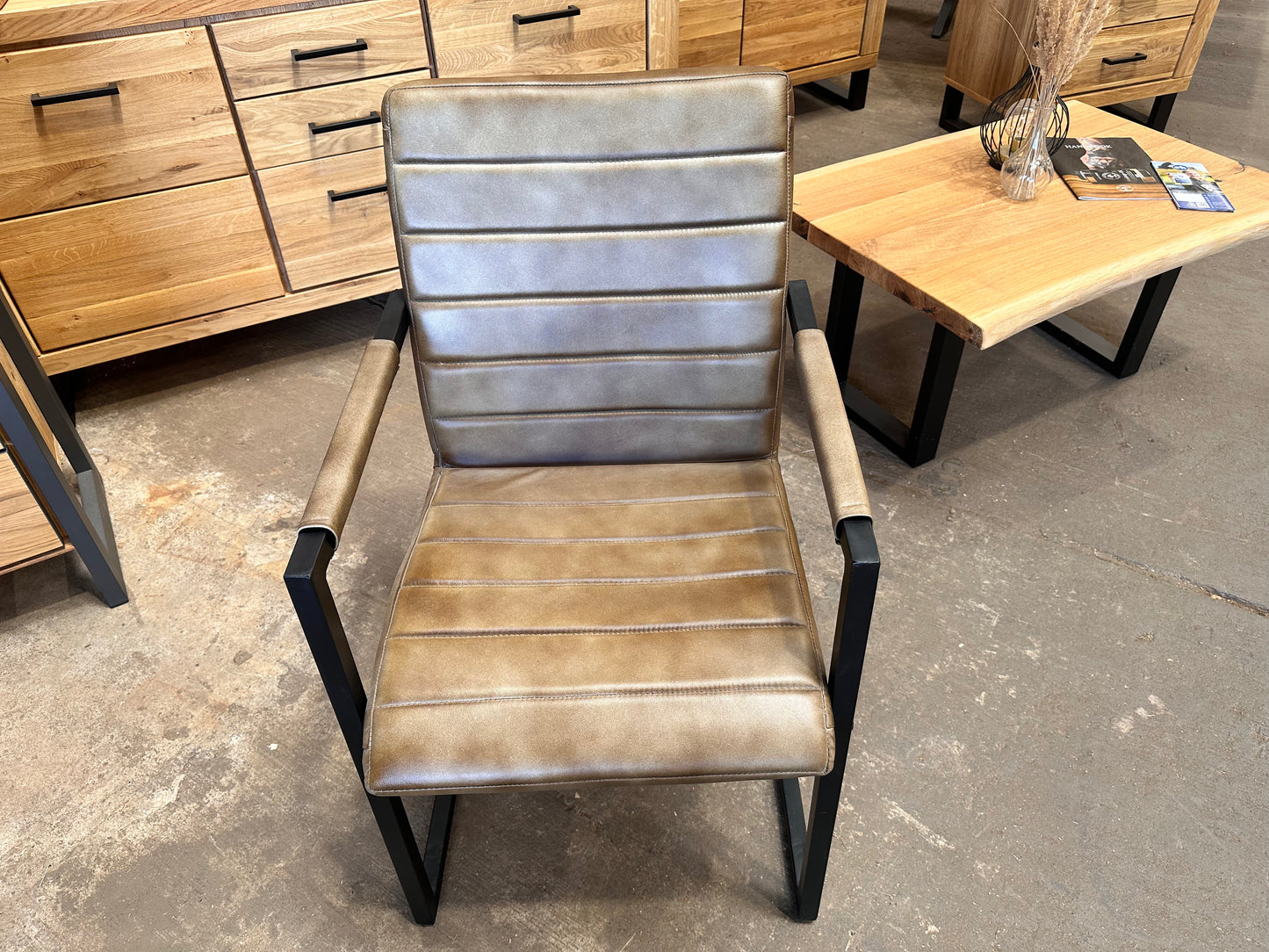 Armlehnestuhl „Dresden“ | Kunstleder in Braun