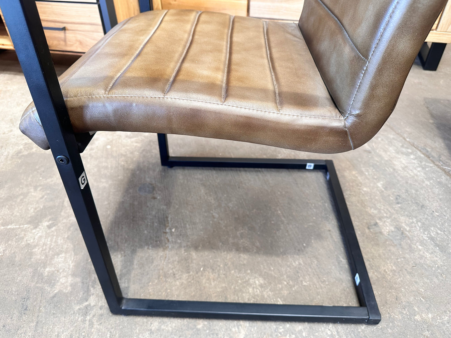 Armlehnestuhl „Dresden“ | Kunstleder in Braun