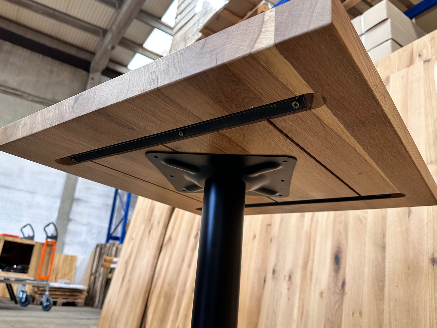 Bistrotische Eiche | Gastrotisch | Baumkante | Für Bar Restaurant | Gastronomie Möbel | Verschiedene Tischstärken und Kanten|