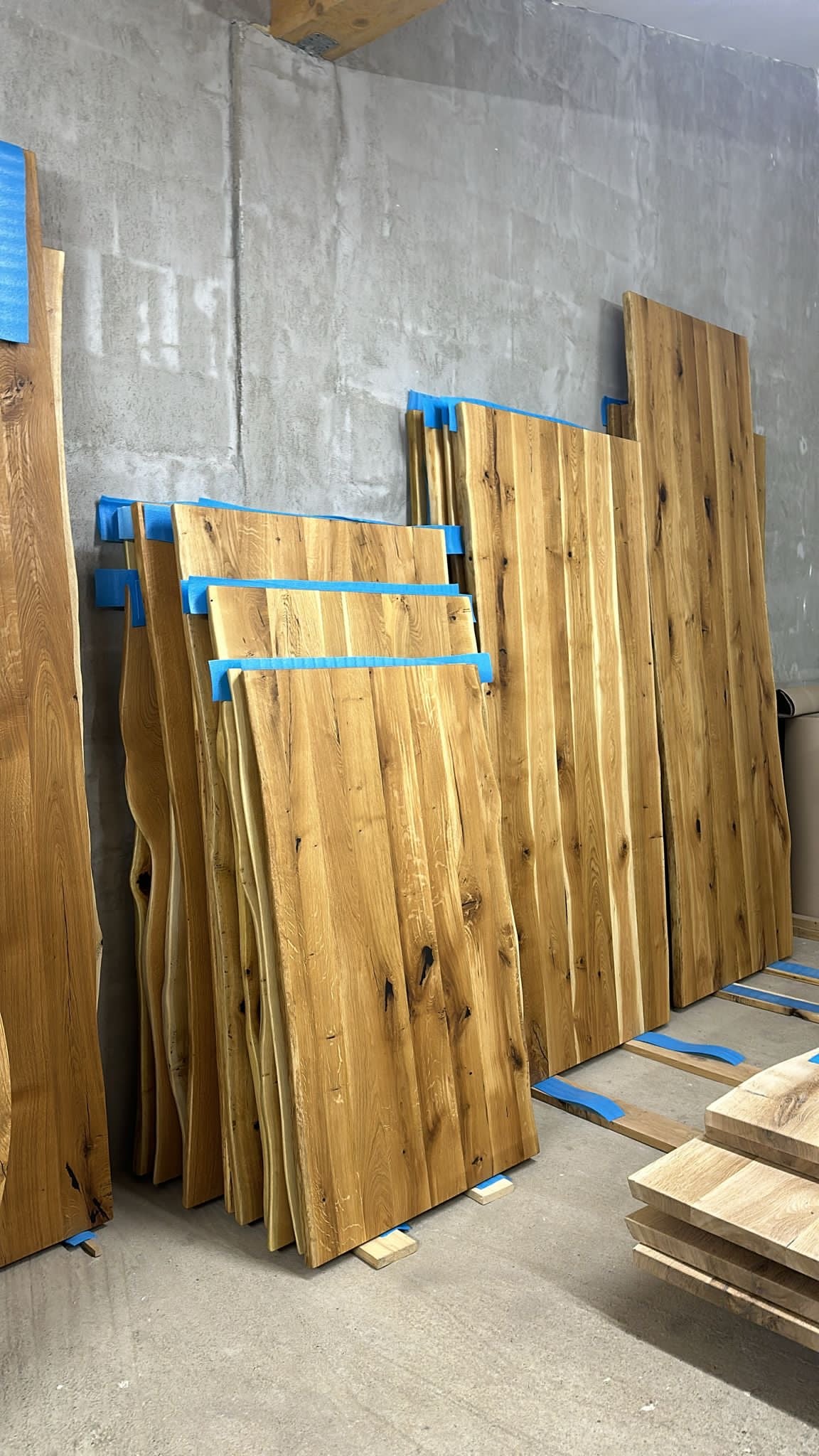 Esstisch Eiche 220x100 Baumkante mit Spider Beine | VollHolz 4cm
