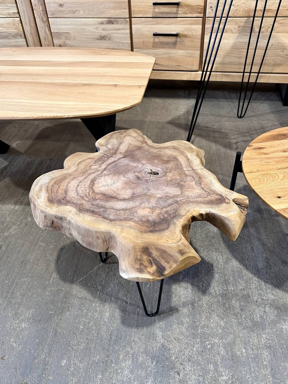 Unikat Couchtisch Einzigartige Baumscheibe mit Harpin Hestell | ca. 45cm Durchmesser