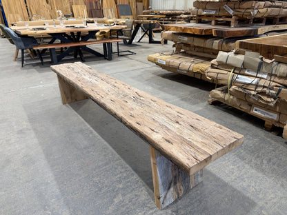 Massive Holzbank aus Alteiche – Zeitlos & Langlebig