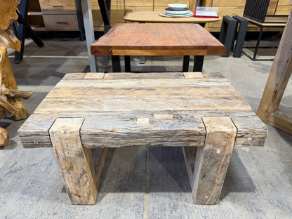 Couchtisch aus massiver Alteiche – 80 × 50 cm