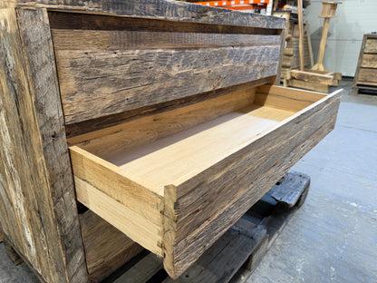 Kommode aus massiver Alteiche – 120 × 51 × 82 cm