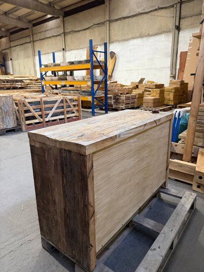 Kommode aus massiver Alteiche – 120 × 51 × 82 cm