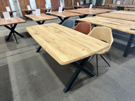 Abgerundete Tisch aus Eichenholz | umgekehrter Schweizer Kanten 200x100cm & 220x100cm & 240x100cm