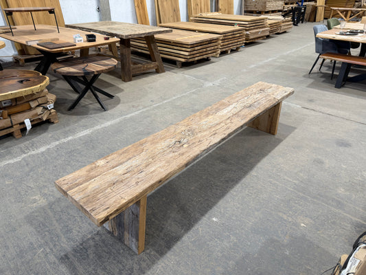 Massive Holzbank aus Alteiche – Zeitlos & Langlebig