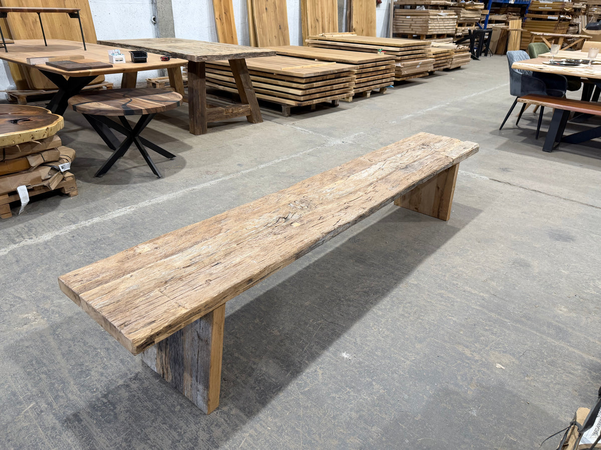 Massive Holzbank aus Alteiche – Zeitlos & Langlebig