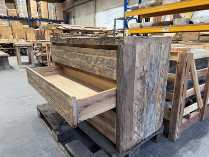 Kommode aus massiver Alteiche – 120 × 51 × 82 cm