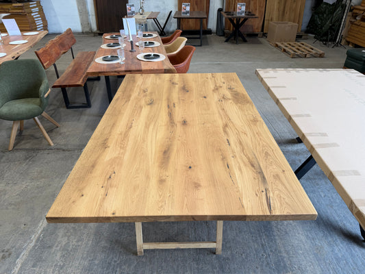Massiver Eichentisch mit gerader Kante – 200 × 120 cm – 4 cm – geölt