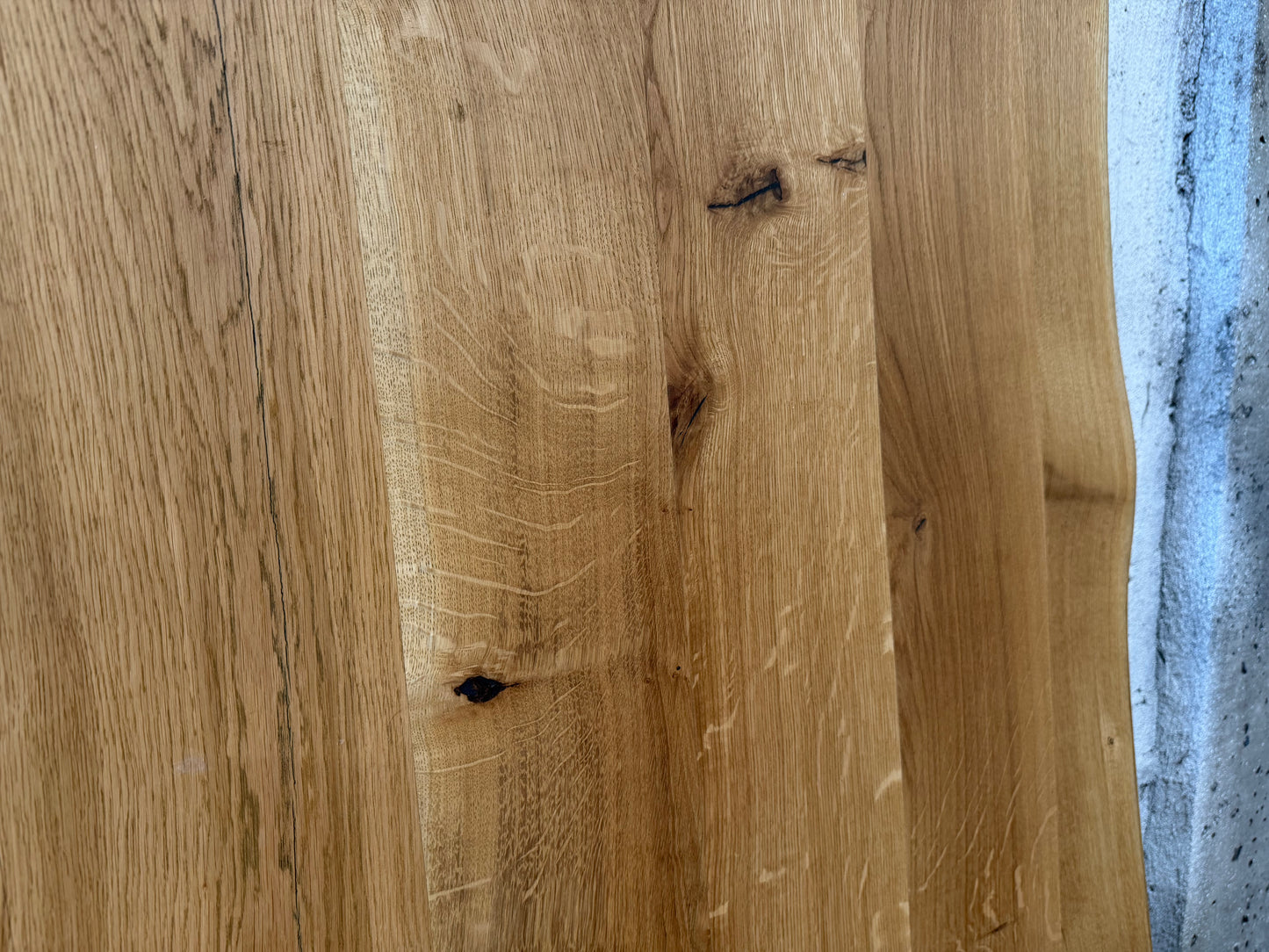 Massiver Eichentisch mit Baumkante – 180 × 100 cm – 4 cm – geölt