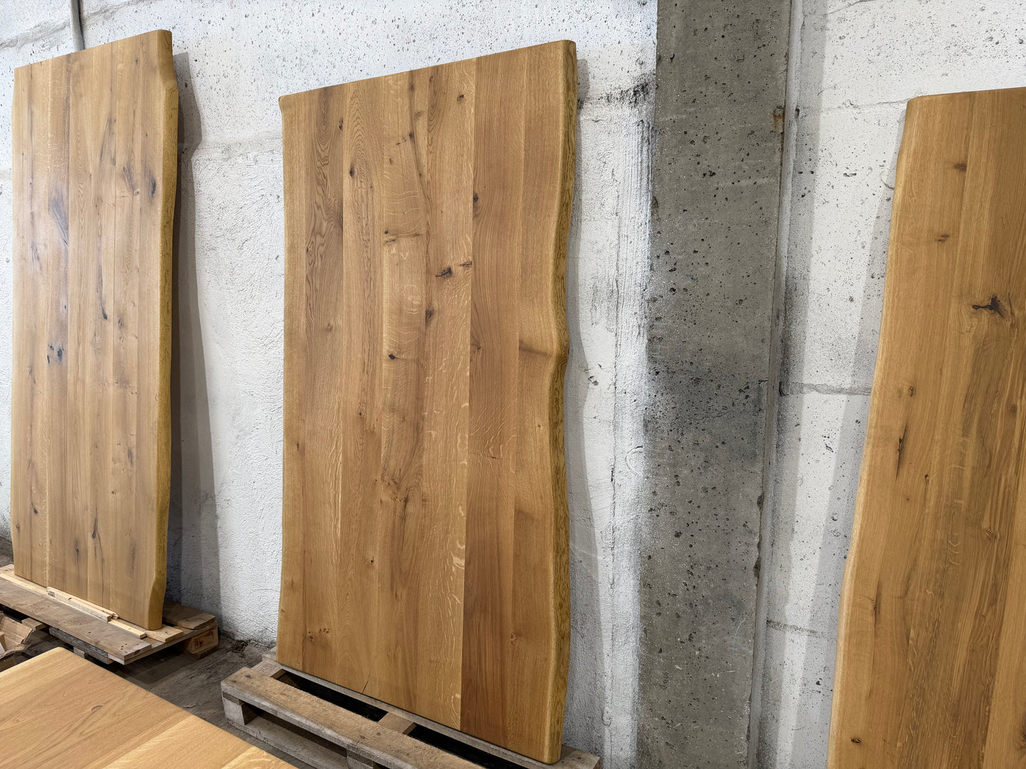 Massiver Eichentisch mit Baumkante – 180 × 100 cm – 4 cm – geölt