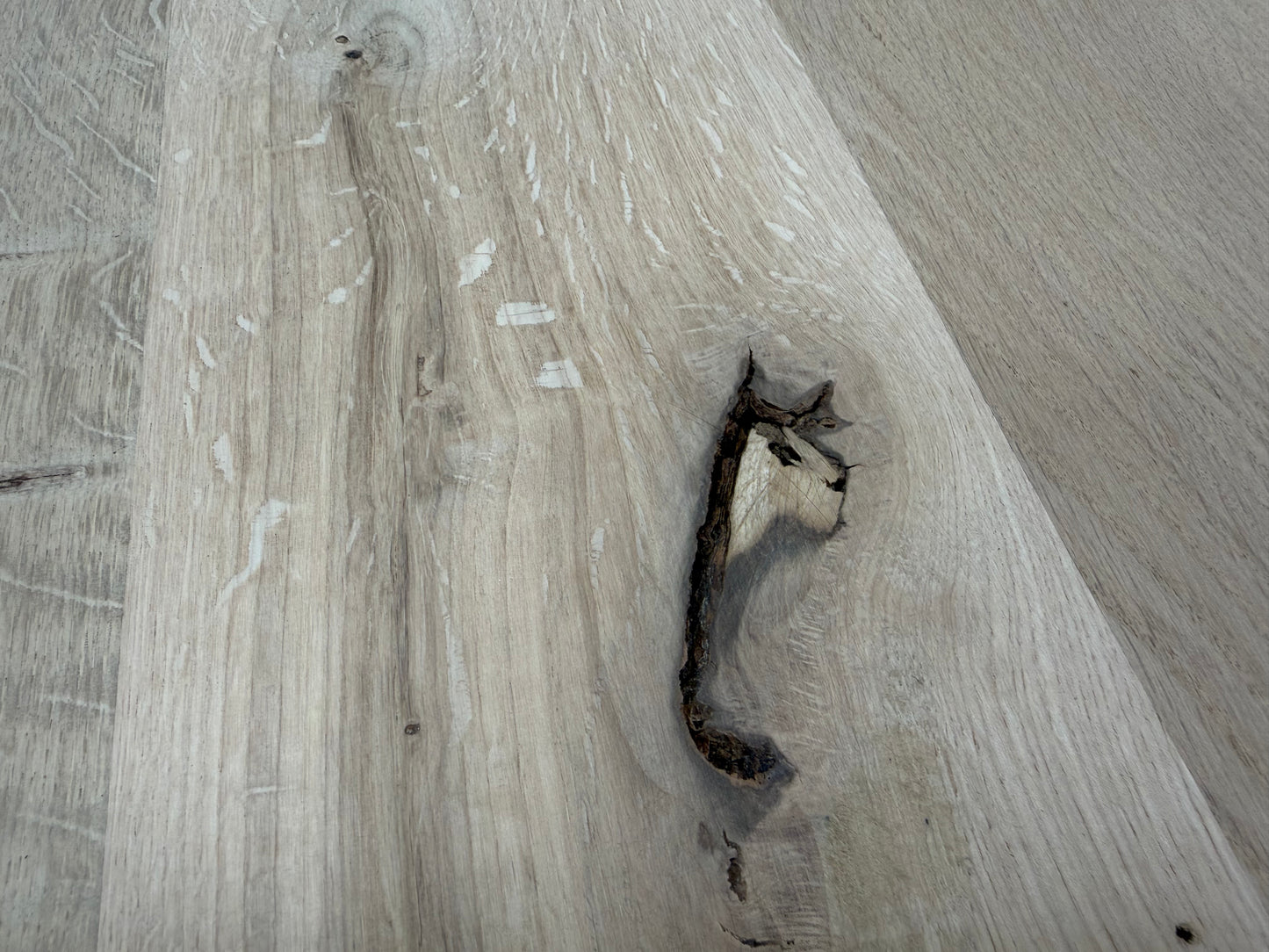 Runde Eiche Tischplatte mit Schweizer Kante – Ø 130 cm