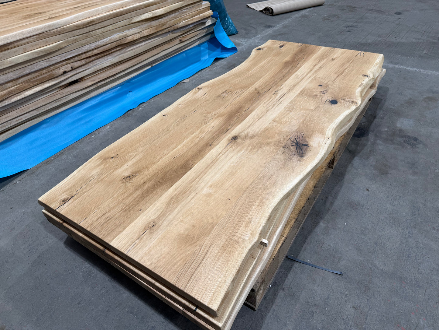 Massive Eichenholz-Tischplatte 240 × 100 cm – 4 cm – Naturkante – Geölt – Sofort verfügbar