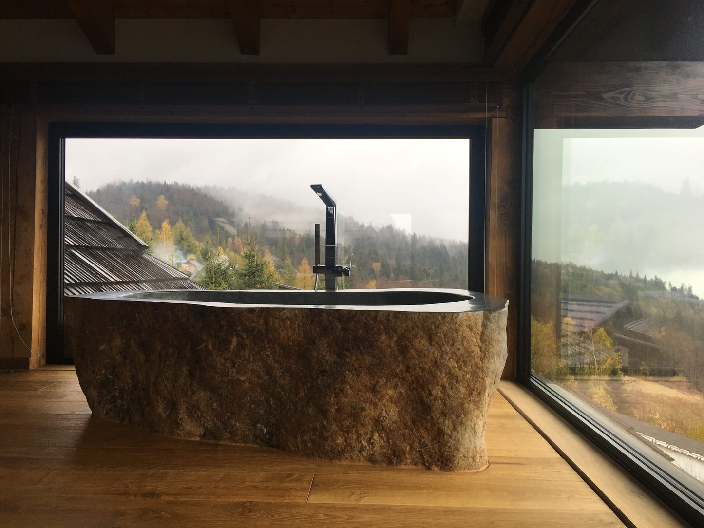 RiverStone Luxury – Exklusive Badewanne aus massivem Naturstein
