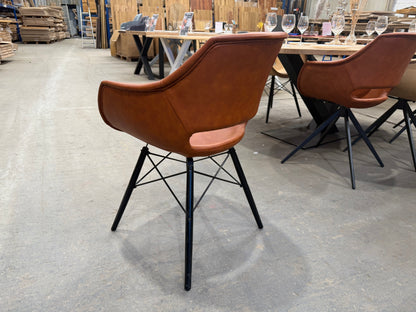 Esszimmerstuhl mit Armlehnen – Kunstleder in Cognac, Holzgestell - B58|H86|T59cm