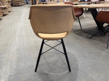 Esszimmerstuhl mit Armlehnen – Kunstleder in Beige, Holzgestell - B58|H86|T59cm