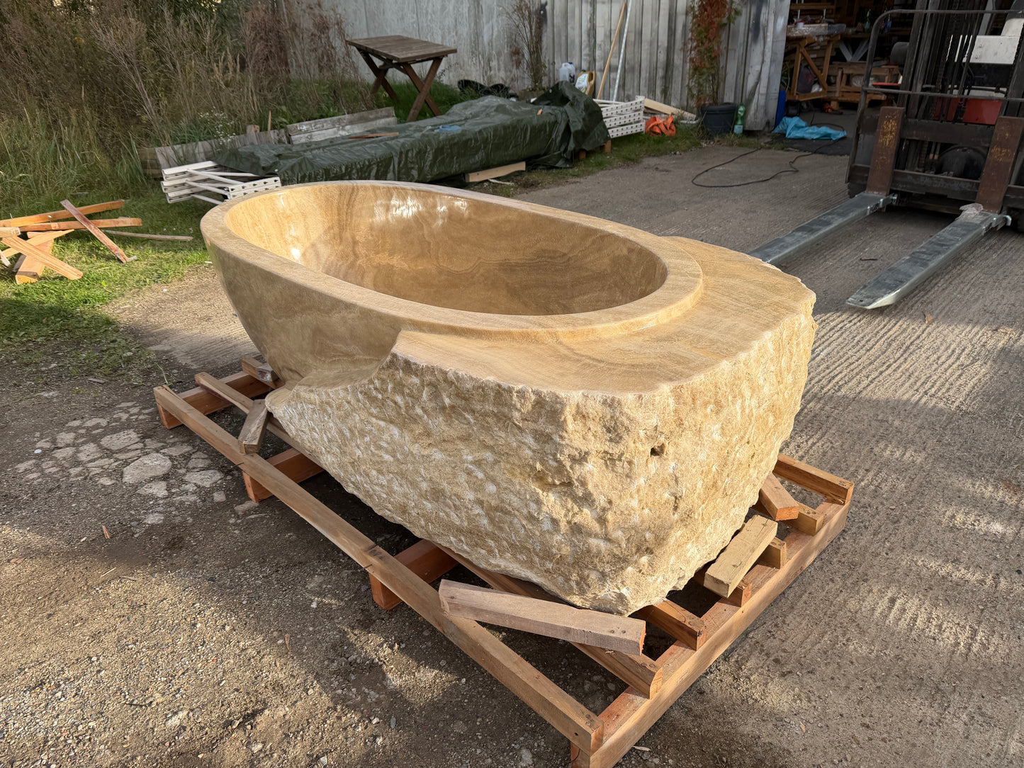 Imperium Onyx – Exklusive freistehende Badewanne aus Natur-Onyx