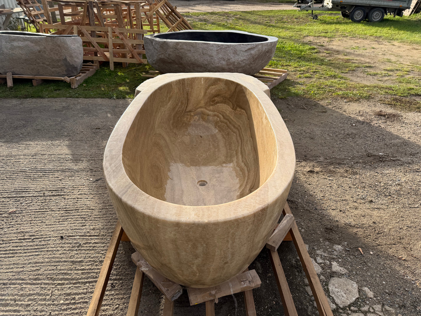 Imperium Onyx – Exklusive freistehende Badewanne aus Natur-Onyx