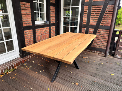 Gartentisch aus Eiche mit Baumkante